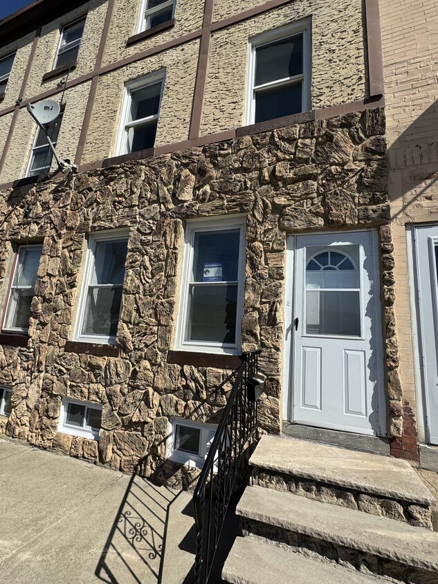 Primary Photo - 2721 Berkshire St