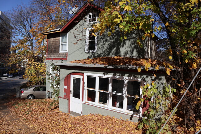 Building Photo - 143 S Aurora St