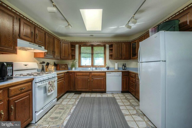 Building Photo - 5701 Partlow Rd