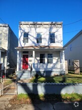 1709 Everett St