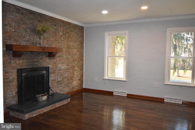 Building Photo - 717 Pebblestone Ct