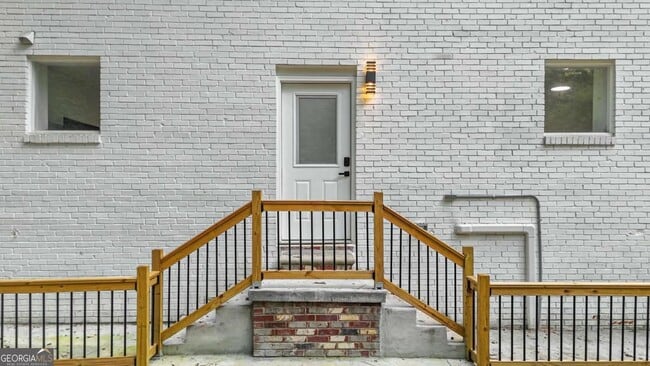 Building Photo - 2430 Hanford Dr SW