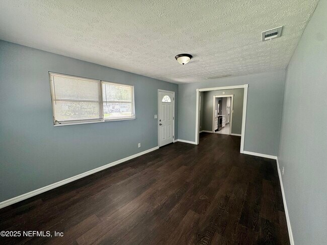 Building Photo - 2366 Betsy Dr