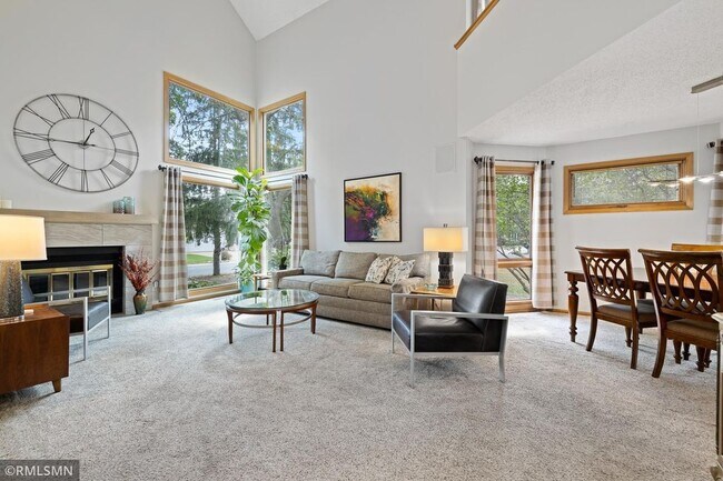 Sala de estar - 6868 Stonewood Ct