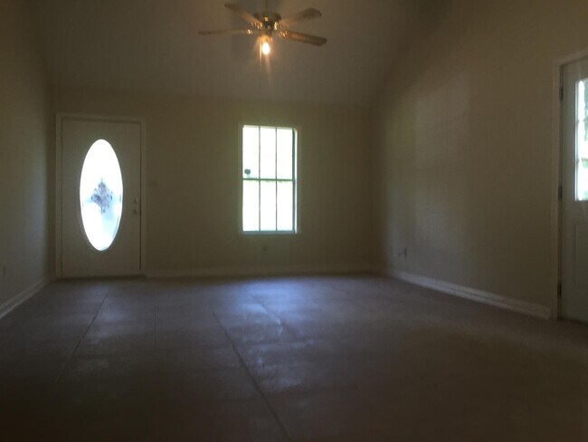 Building Photo - 315 Co Rd 102