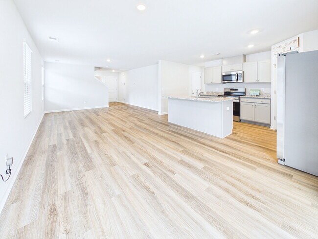 Building Photo - 7047 Woodline Dr SW