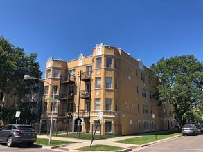 Building Photo - 2707 W Glenlake Ave