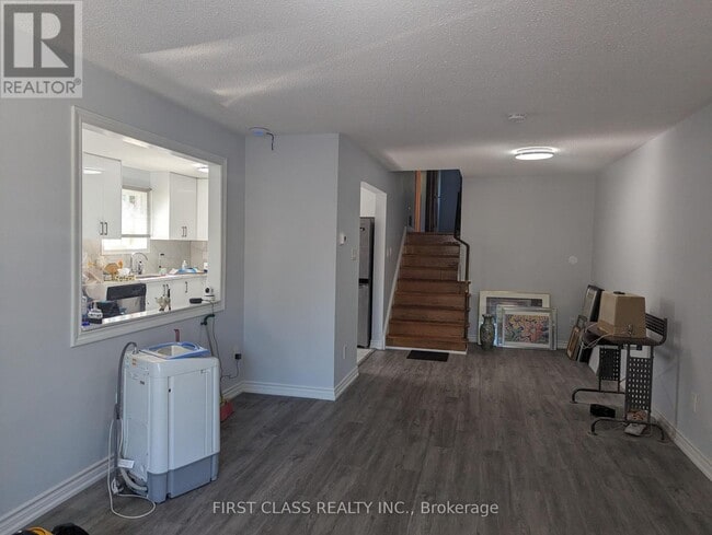 Building Photo - 121 Pindar Crescent