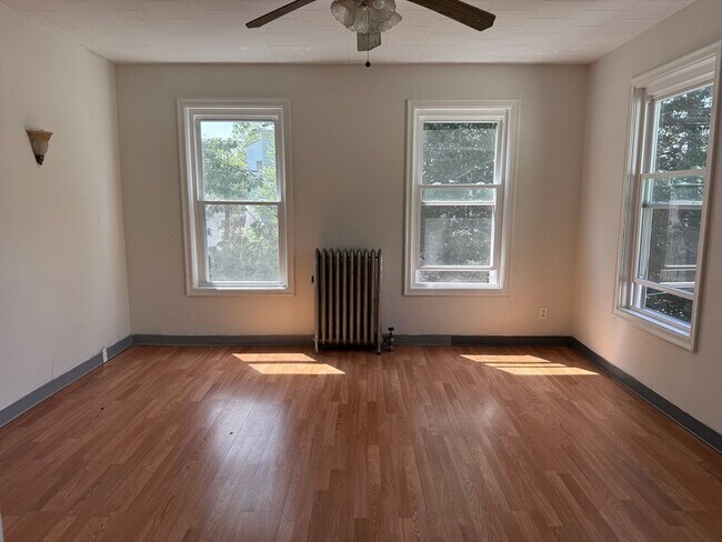Foto del edificio - 91 Woodland Ave