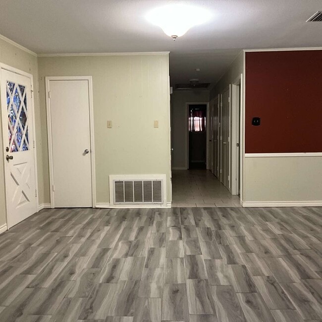 Building Photo - 24291 TX-19