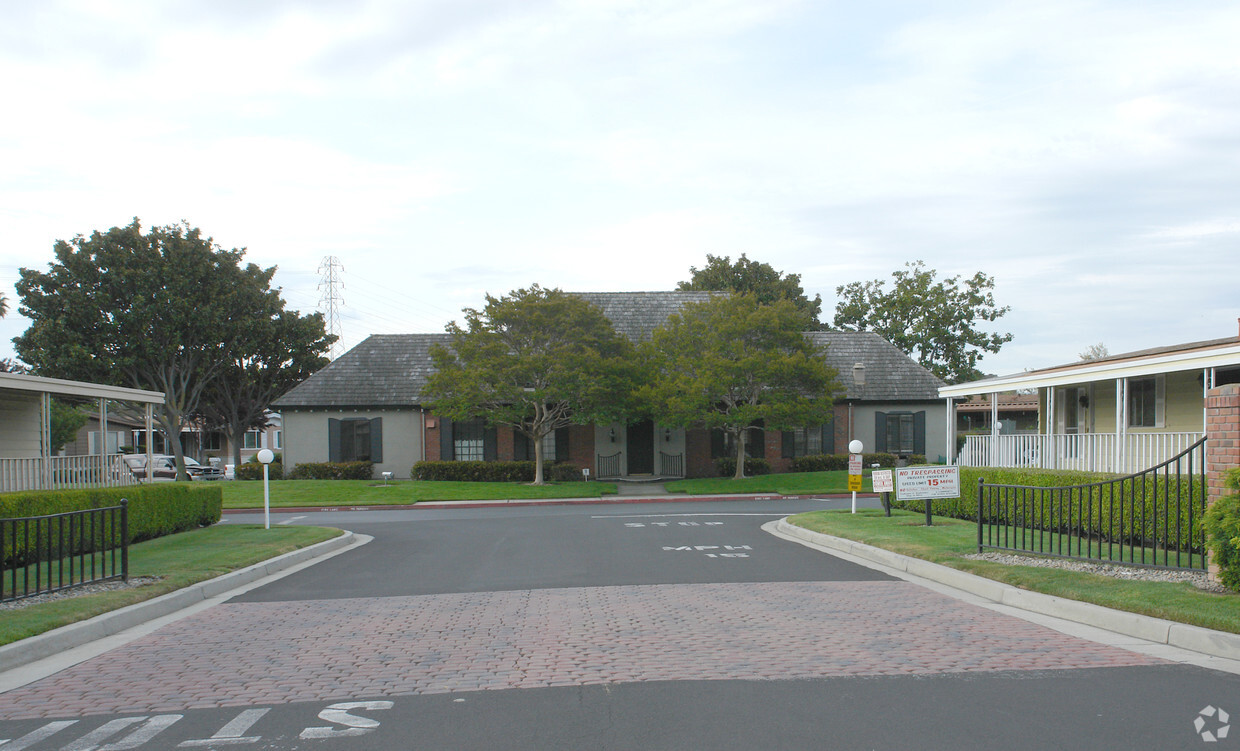 Foto del edificio - Fox Hollow