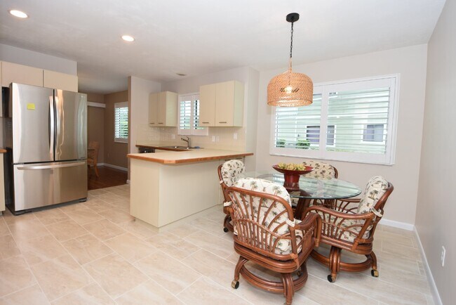 Building Photo - Plantation Bay- townhome. MOVE IN READY. 2...