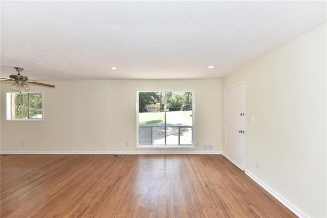 Building Photo - 1394 Rock Springs Cir NE