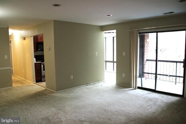 Foto del edificio - 8040 Needwood Rd