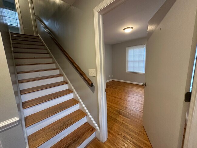Foto del edificio - 1701 Bonnie Ln