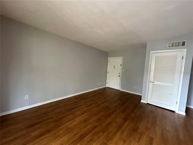 Building Photo - 142 Springwood Cir