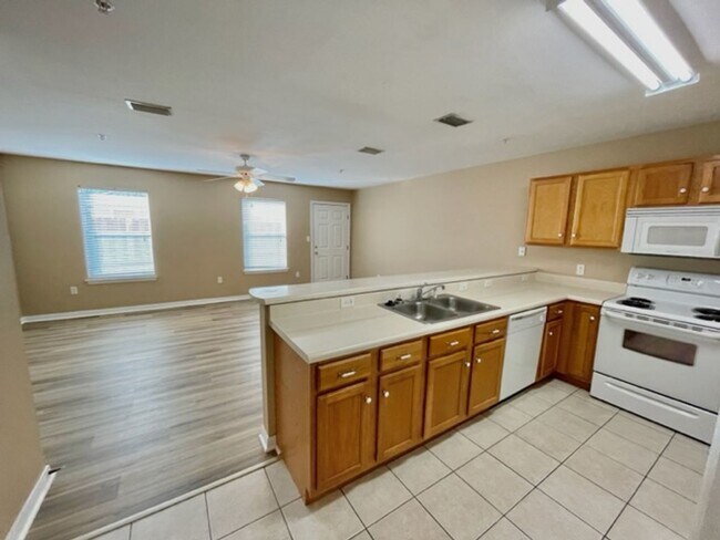 Foto del edificio - Nice 2 Bedroom 2.5 Bath 1 Car Garage Townh...