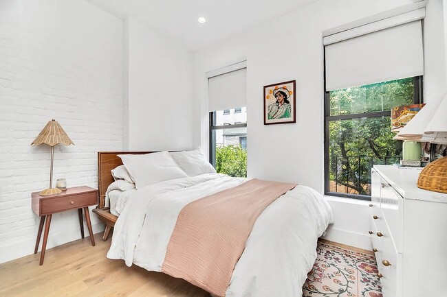 Building Photo - 333 Warren St