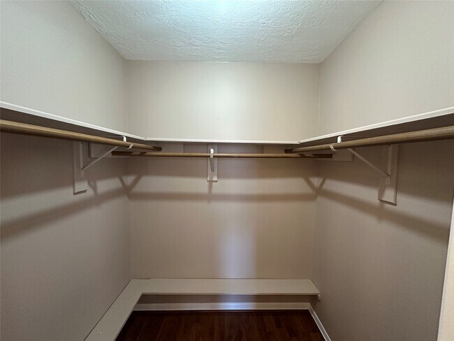 Foto del edificio - 7127 Maxwood Dr