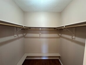 Building Photo - 7127 Maxwood Dr
