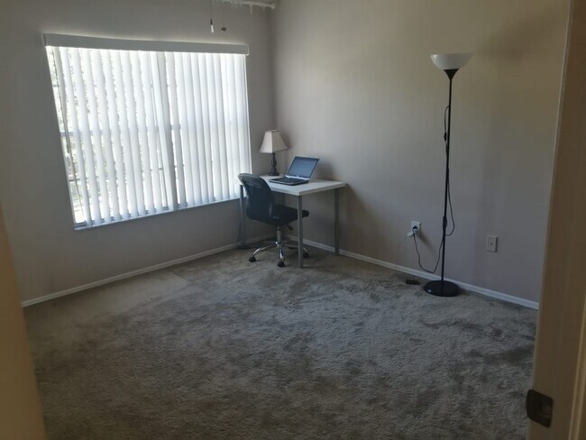 Foto del edificio - 2291 Lake Woodberry Cir
