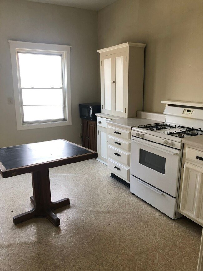 Foto del edificio - 1 BR 1Bath upstairs apartment