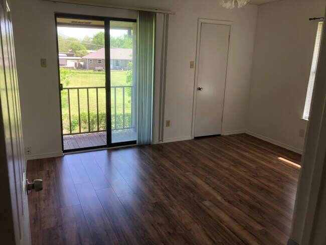 Foto del edificio - 313 Shady Grove Dr