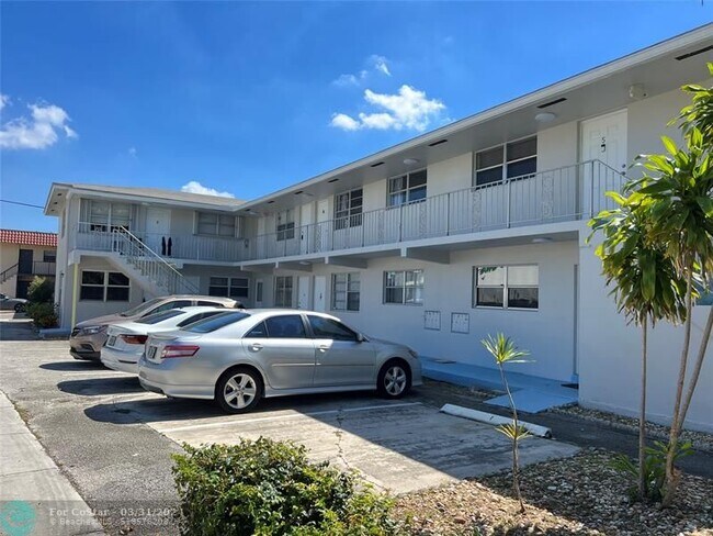 Building Photo - 4652 Poinciana St