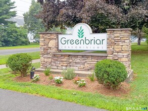 Building Photo - 14 Greenbriar Dr