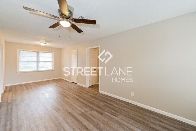 Building Photo - REDUCED!