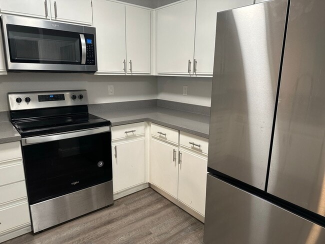 Building Photo - Remodeled and spacious 1 bedroom, 1 bathro...
