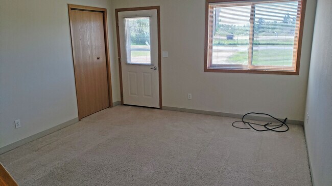 Building Photo - 222 Esplee St