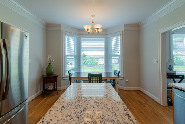 Breakfast nook attached to kitchen - 1029 Longley Ave NW