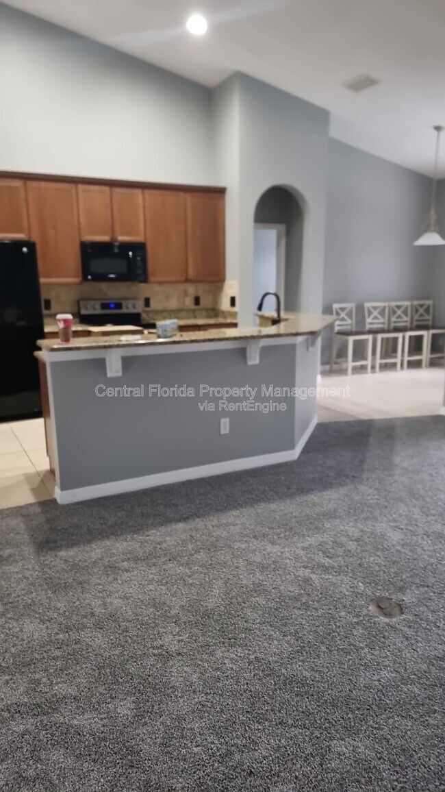 Foto del edificio - 909 Arbormoor Pl