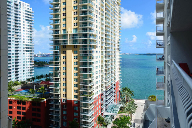 Foto del edificio - 1200 Brickell Bay Dr