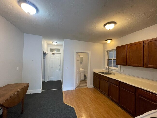 Building Photo - 408 Central St