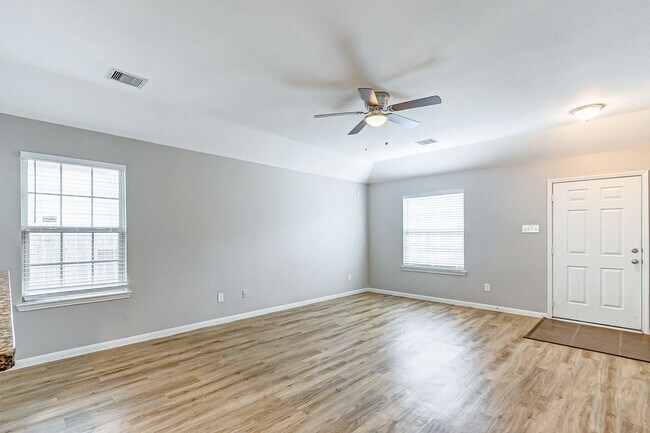 Building Photo - 12943 Pecan Shores Dr