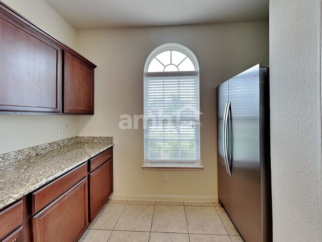 Foto del edificio - 9055 Lone Cypress Dr
