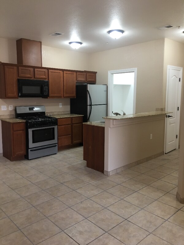 Foto del edificio - 6325 Reynolds Dr