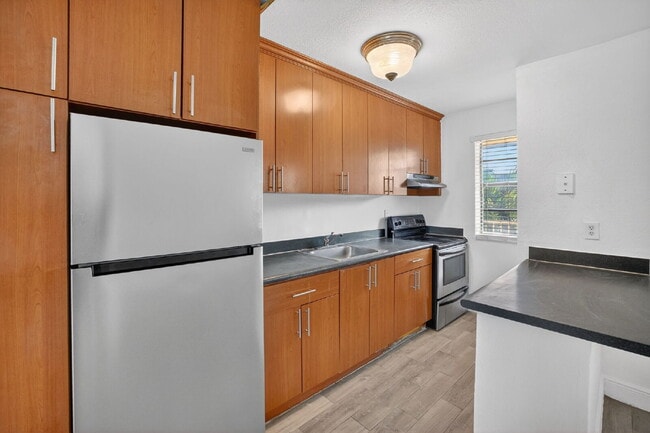 Foto del edificio - QUICK MOVE IN | FIRST MONTH FREE - Bright & Modern 1-Bedroom Apartment in Prime Oakland Park Loca...