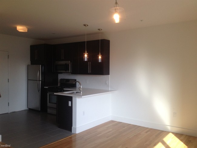 Foto del edificio - 2 br, 1 bath Apartment - 366 W Side Ave