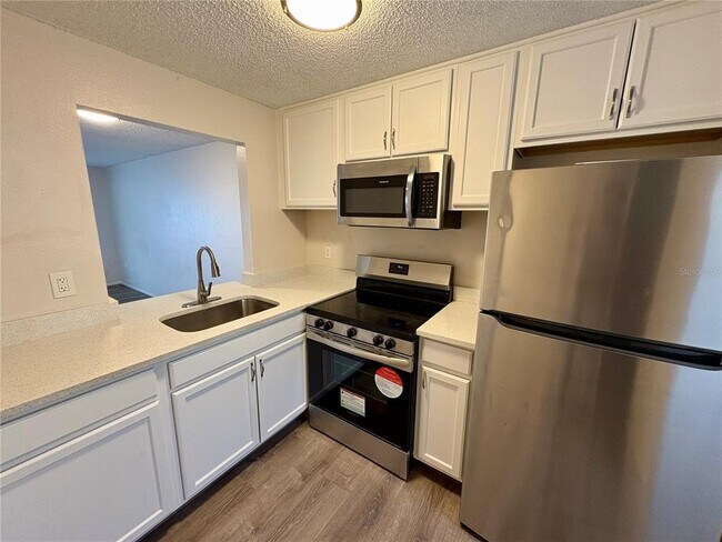 Building Photo - 312 57th Ave Dr E