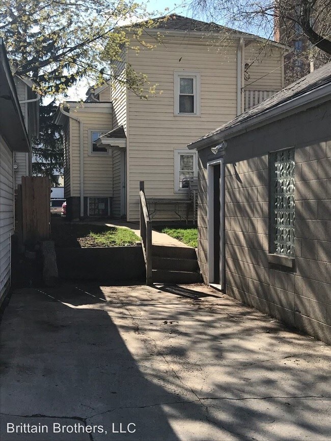 2350 S Howell Ave, Milwaukee, WI 53207 Apartment for Rent in