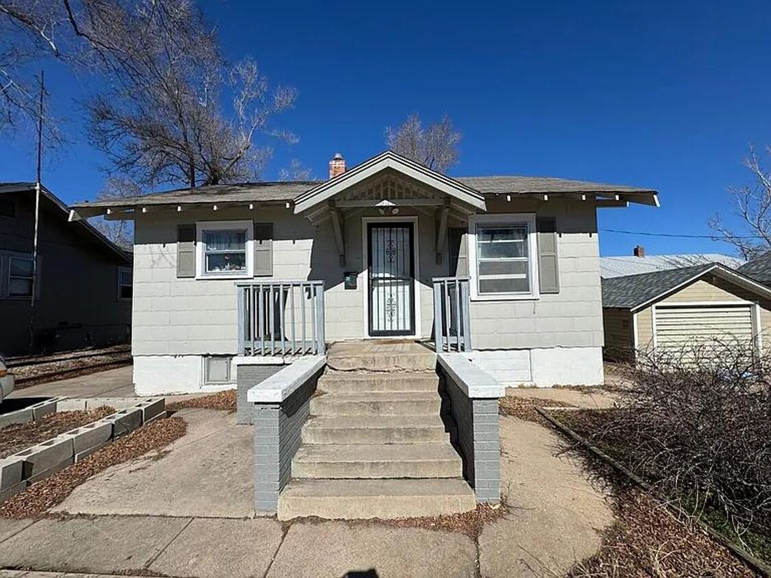 Primary Photo - Spacious 4BD/2BA Home Near Campus – Recent...