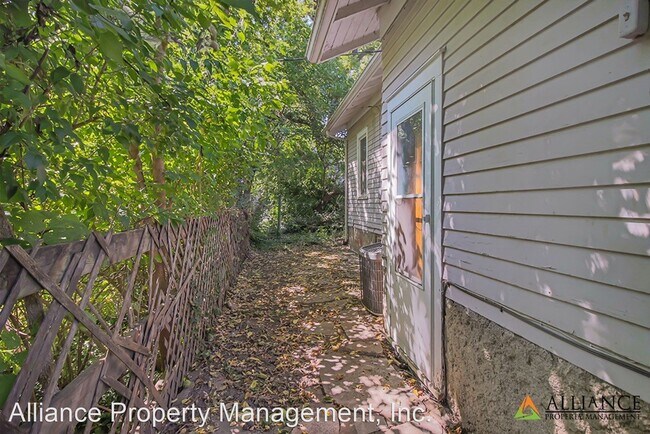Building Photo - 4 br, 2 bath House - 512 Denison Ave 512 D...