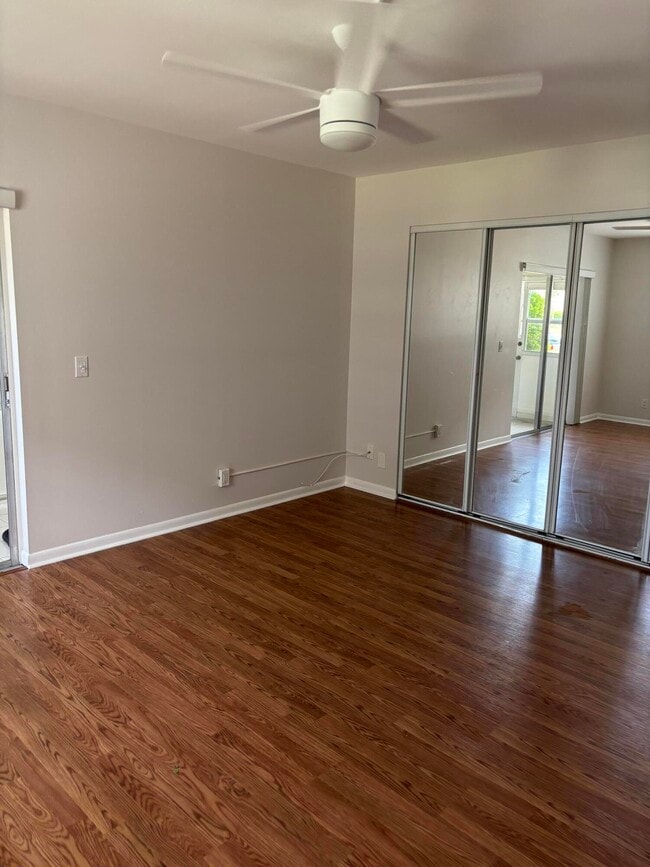 Building Photo - 489 Flanders Dr