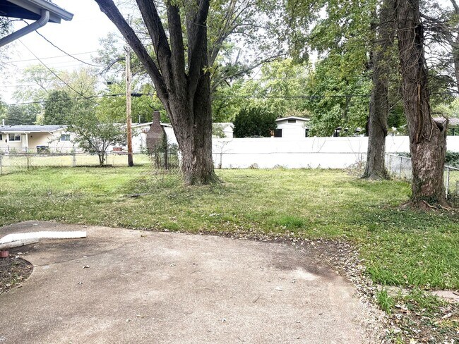 Foto del edificio - Florissant ready for move in - 3 Bed 1-1/2...