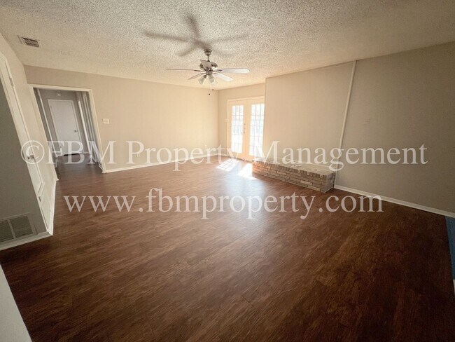 Foto del edificio - 211 Stonegate Dr