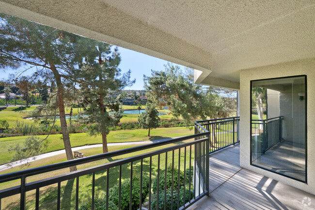 2BR, 2BA - 1083SF - Balcony - Crown Point