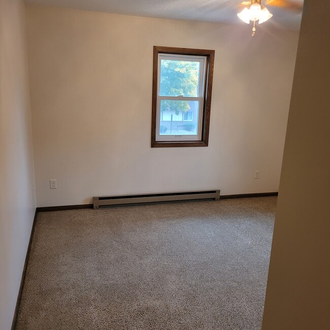 Building Photo - 108 N 5th St